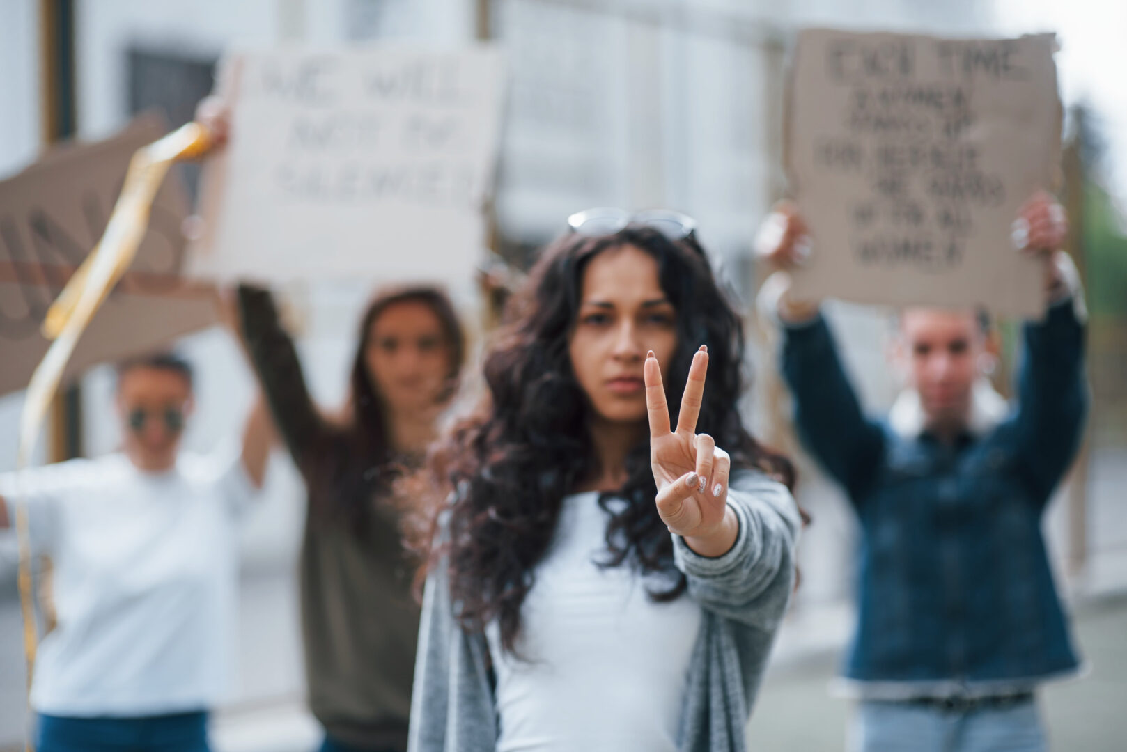 Mulheres protestando contra a violência doméstica e contra a mulher e pelo cumprimento da Lei Maria da Penha