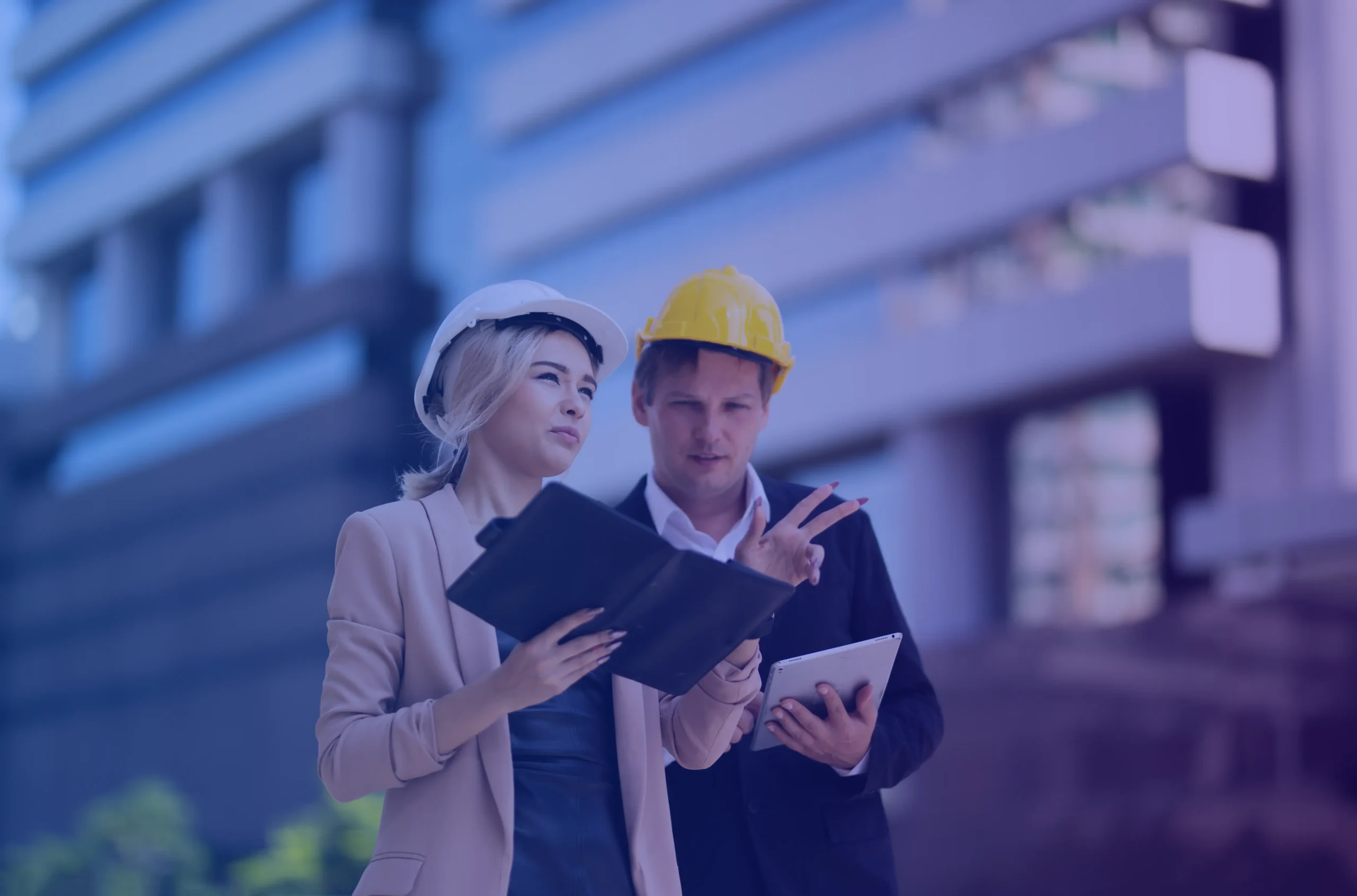 Trabalhador Da Construção Civil Em Casa Em Construção. Trabalhador Da  Construção De Um Homem, Um Local De Trabalho. Retrato Do Con Foto de Stock  - Imagem de casa, empregado: 278076726